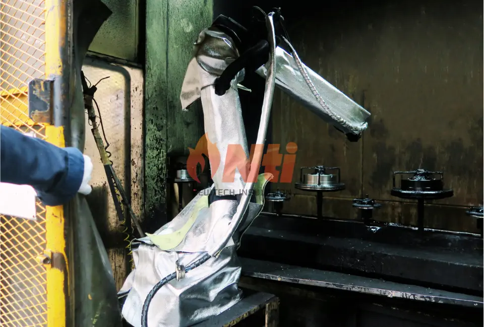 ฉนวนโรบอท Robot insulation ฉนวนกันความร้อน ZAVE นิวเทค อินซูเลชั่น cover